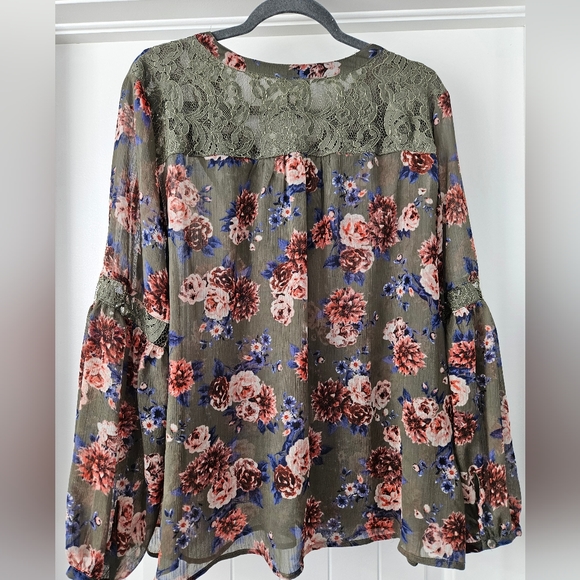 Torrid lace inset top - Picture 2 of 5